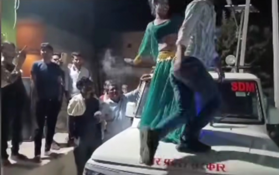 Dance took place on SDM's car in Jhansi.